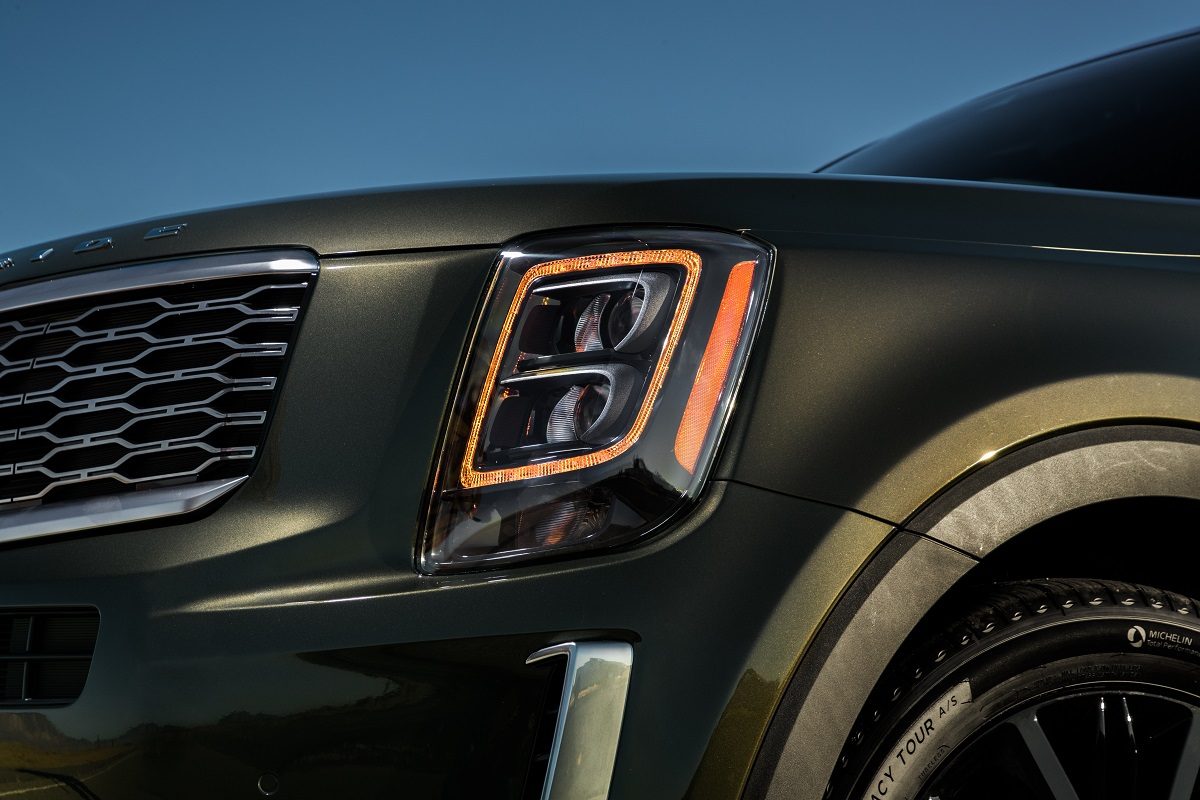 Close up of 2022 Kia Telluride front end with grille and headlight