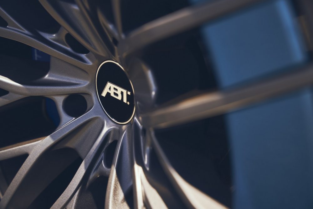 Close up of the 2021 Volkswagen Atlas Cross Sport GT concept wheel