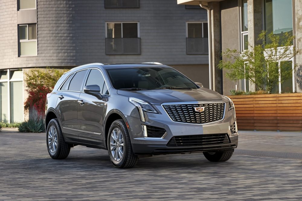 Front exterior view of a gray 2022 Cadillac XT5 parked in front of a building