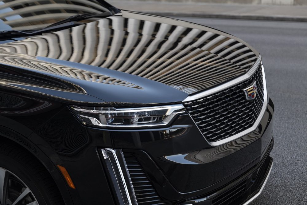 Close up of the front end and grille on the 2022 Cadillac XT6