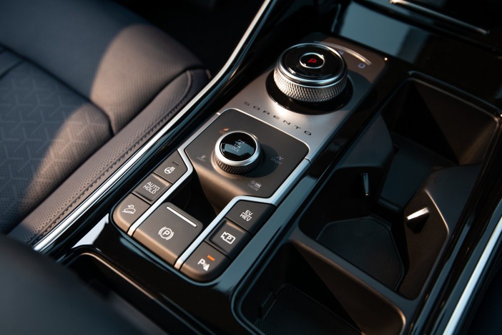 Close up of the drive mode selector in the 2022 Kia Sorento PHEV