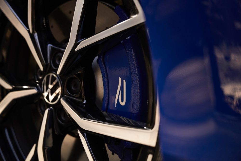 Close up of the wheel and blue brake calipers on the 2022 Volkswagen Golf R