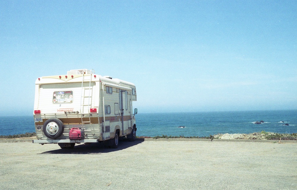 Motorhome facing the ocean