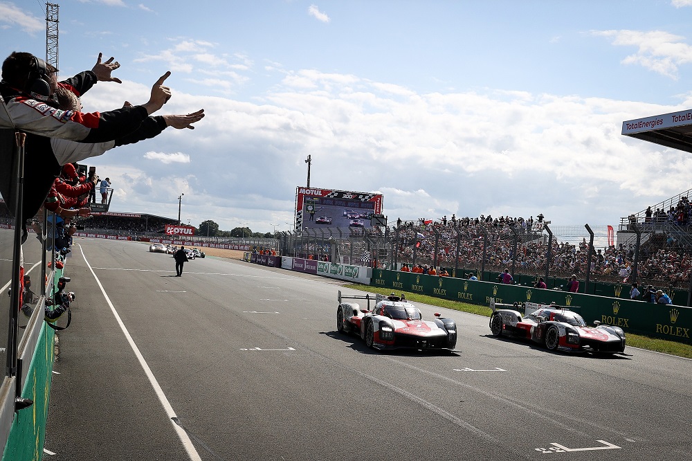 Toyota 1-2 photo finish at Le Mans 20211