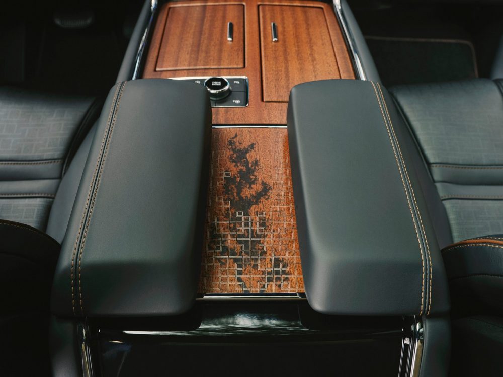 2022 Lincoln Navigator Black Label in Chroma Caviar with Invitation theme Khaya open-poor wood with laser-etched details