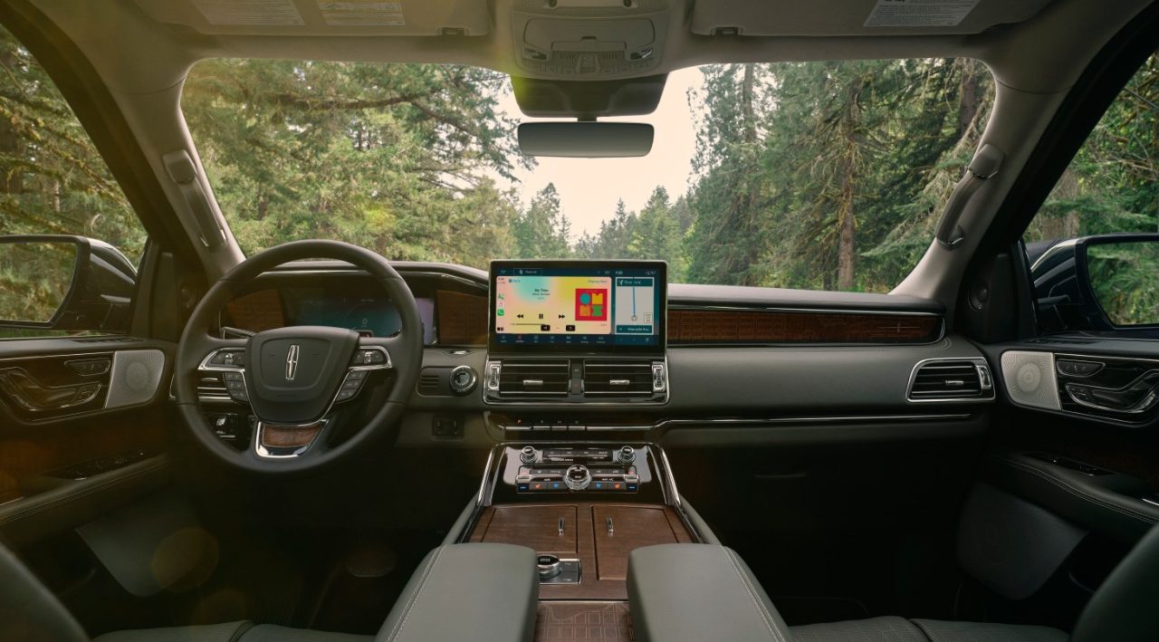 2022 Lincoln Navigator Black Label in Manhattan Green with Central Park theme first row