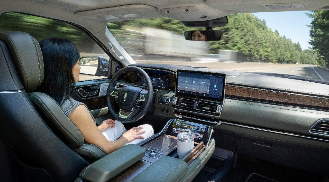 2022 Lincoln Navigator Black Label in Manhattan Green with Central Park theme ActiveGlide engaged