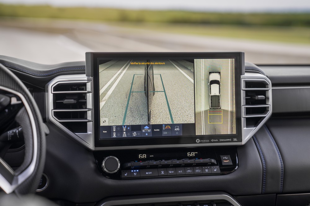 2022 Toyota Tundra Platinum (touch screen)