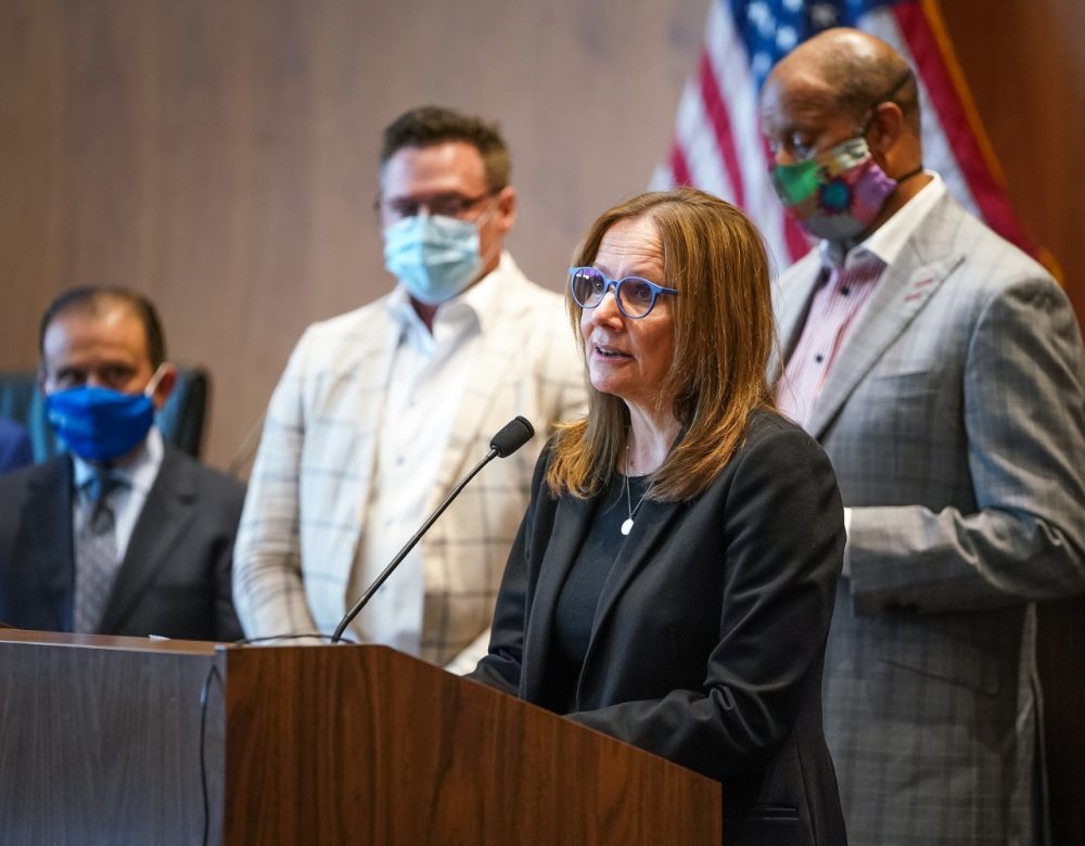 Mary Barra speaks at a podium