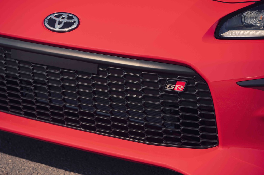 2022 Toyota GR 86 Premium (Track bRED), grille details