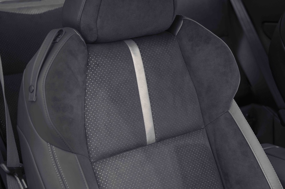 2022 Toyota GR 86 Premium (Track bRED), seat detail