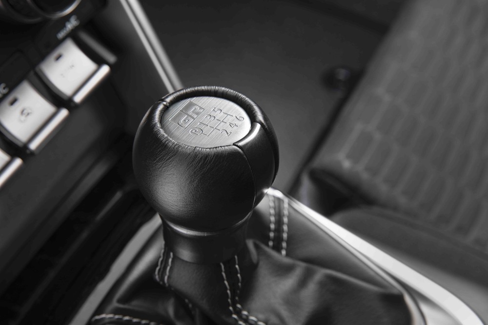 2022 Toyota GR 86, manual shift knob