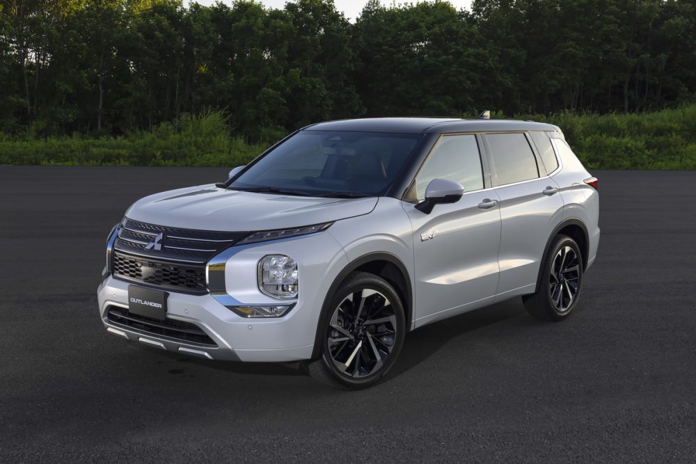 The 2023 Outlander PHEV on the street