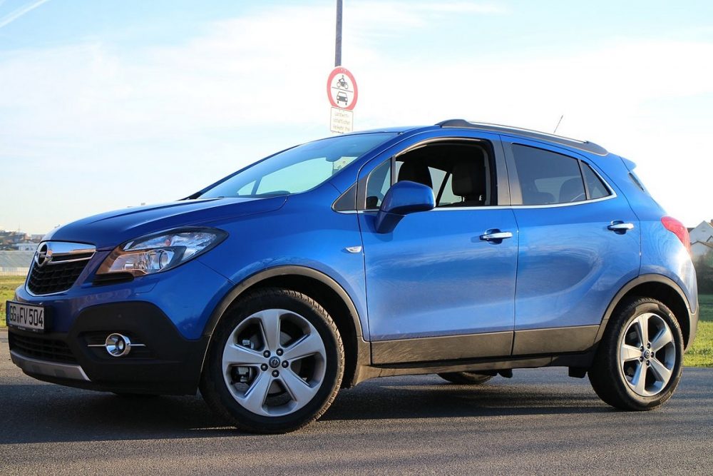 Side view of a blue 2013 Opel Mokka parked on a road