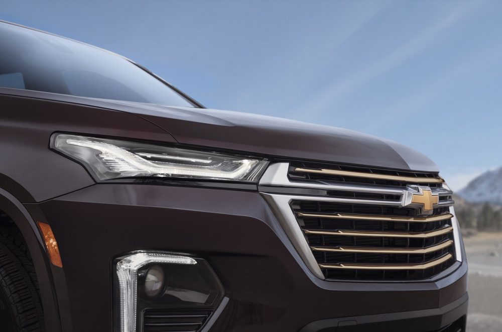 Close-up side view of 2022 Chevrolet Traverse High Country grille, fascia, and headlamps