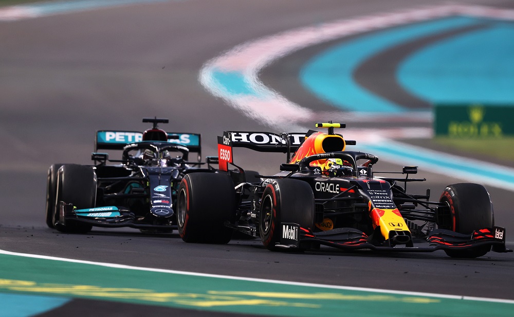 Verstappen leads Hamilton at 2021 Abu Dhabi Grand Prix