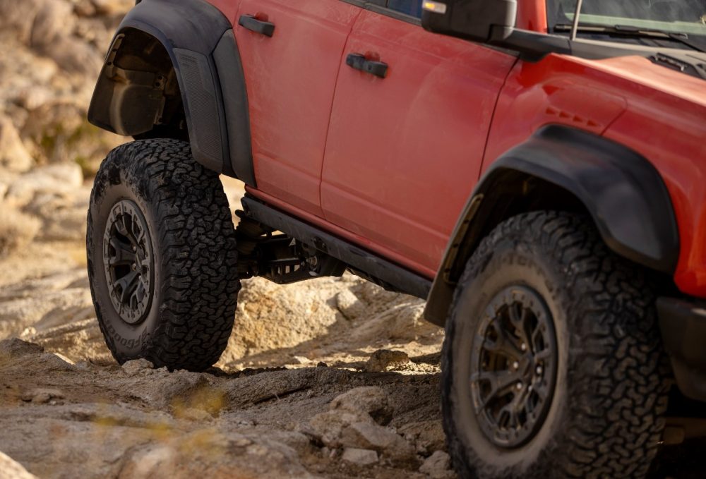 2022 Ford Bronco Raptor 37-inch tires HOSS system