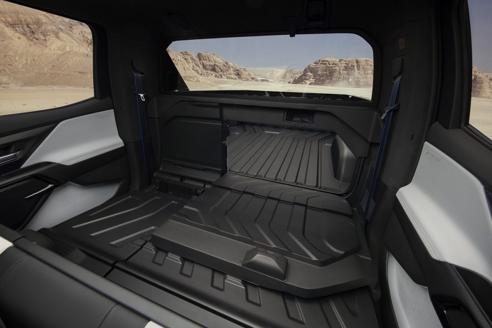 2024 Chevrolet Silverado EV RST Multi-Flex Midgate interior view