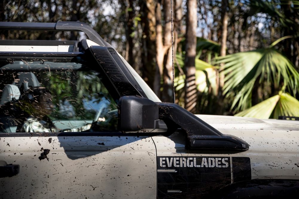 2022 Ford Bronco Everglades in Desert Sand side emblem and snorkel