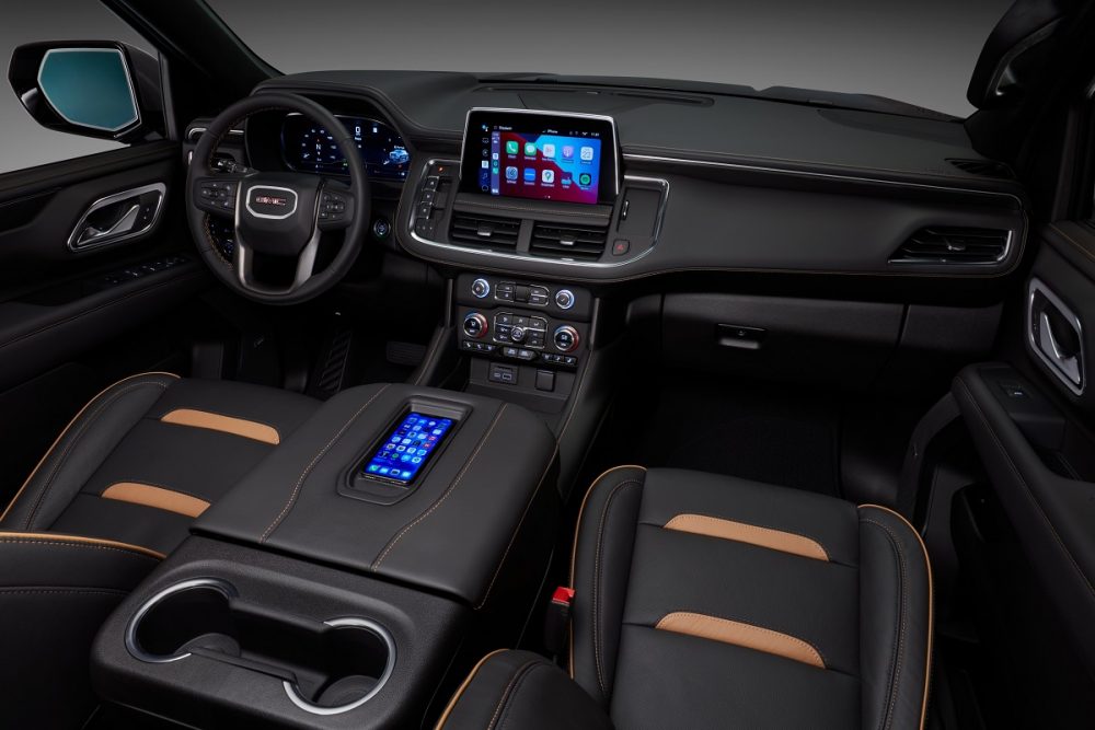 Front seats, dashboard, and steering wheel of 2022 GMC Yukon