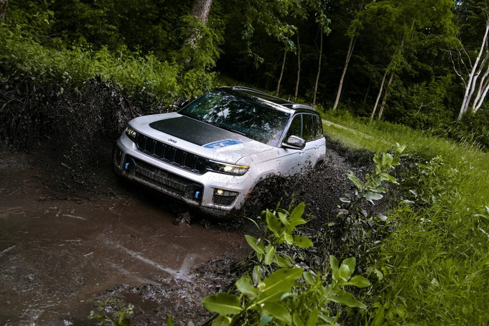 2022 Jeep® Grand Cherokee Trailhawk 4xe delivers up to 24 inches of water fording capability.