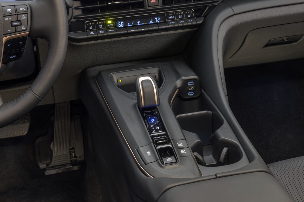 2023 Toyota Crown Limited (shifter)