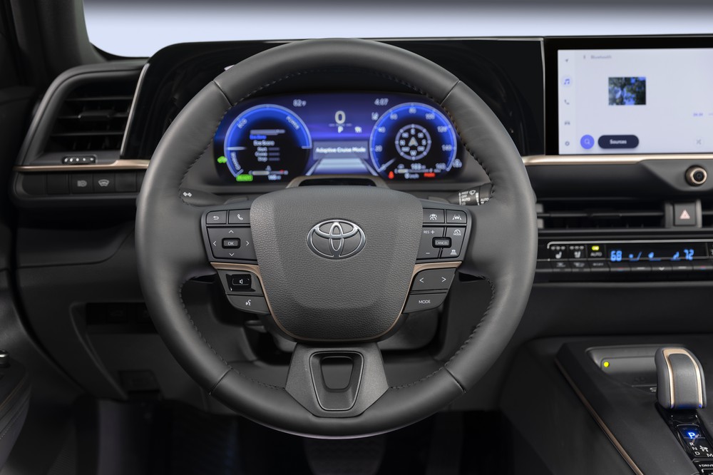 2023 Toyota Crown Platinum (steering wheel)