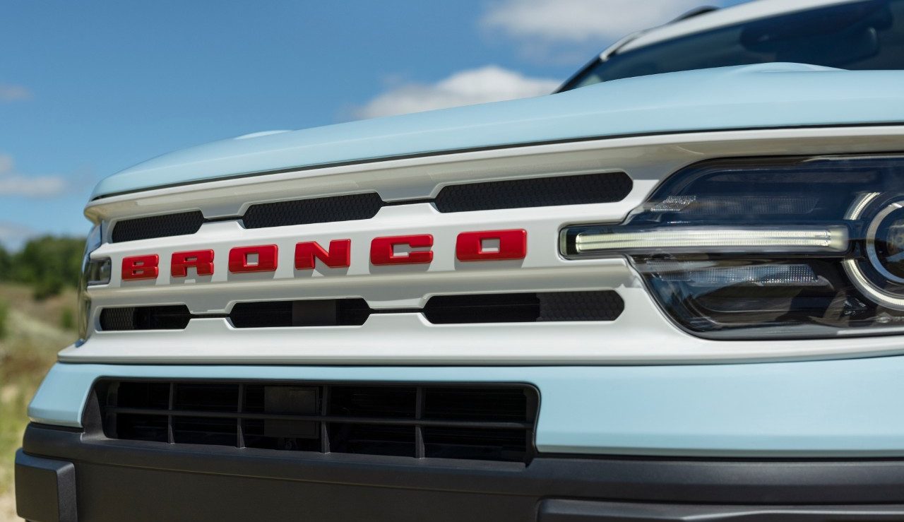 2023 Bronco Sport Heritage Edition_Robin's Egg Blue_03 grille