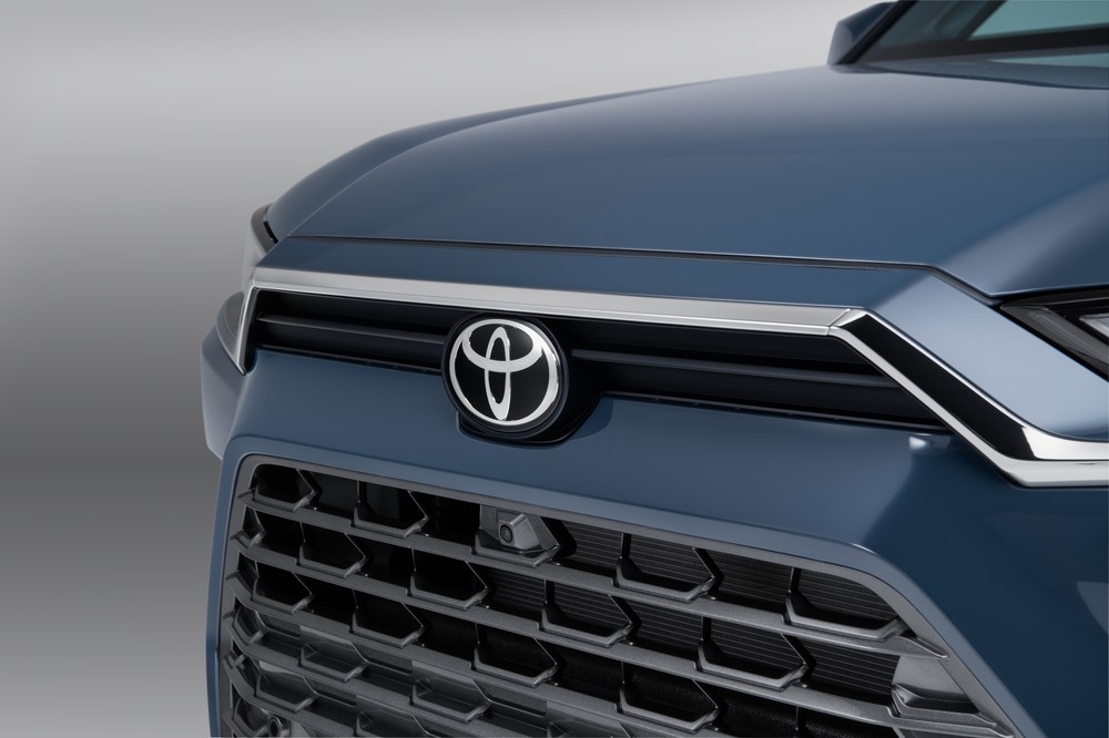 2024 Toyota Grand Highlander (grille and badge)