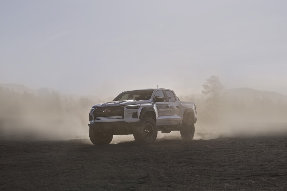 2024 Chevrolet Colorado ZR2 Bison 02 (front left)