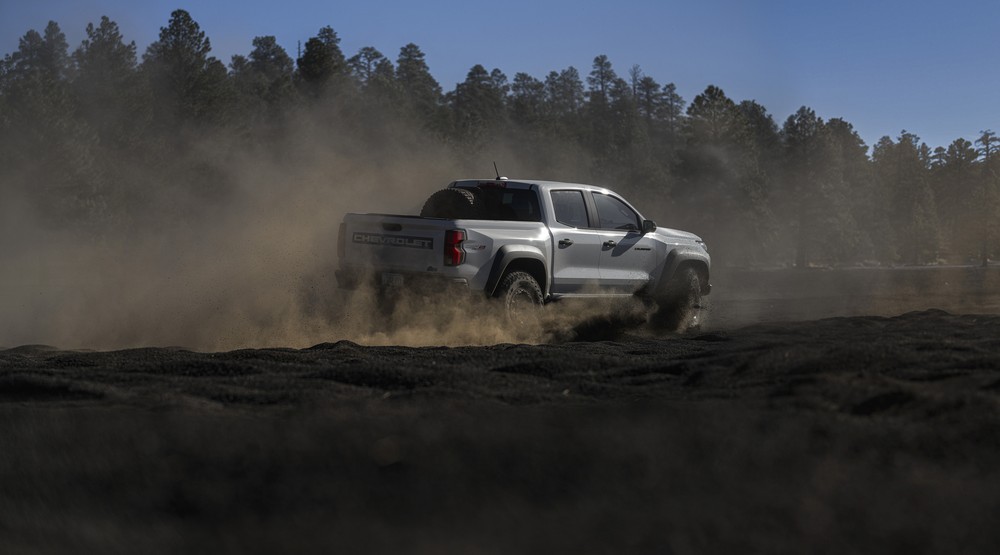 2024 Chevrolet Colorado ZR2 Bison 07 (left rear)