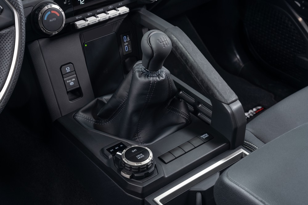 2024 Toyota Tacoma TRD Sport - shifter console