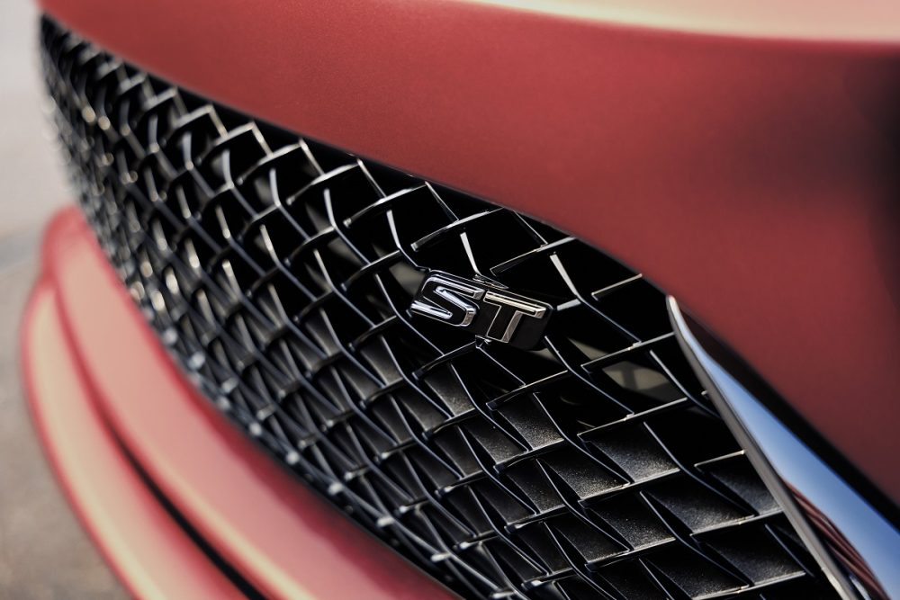 Close-up of 2024 Buick Sport Touring grille and badging