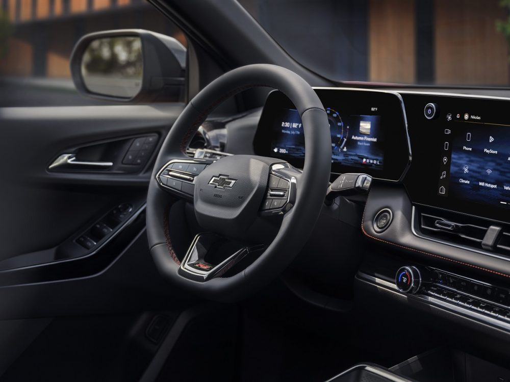 A view of the flat-bottom steering wheel and new display screens in the 2025 Chevrolet Equinox RS