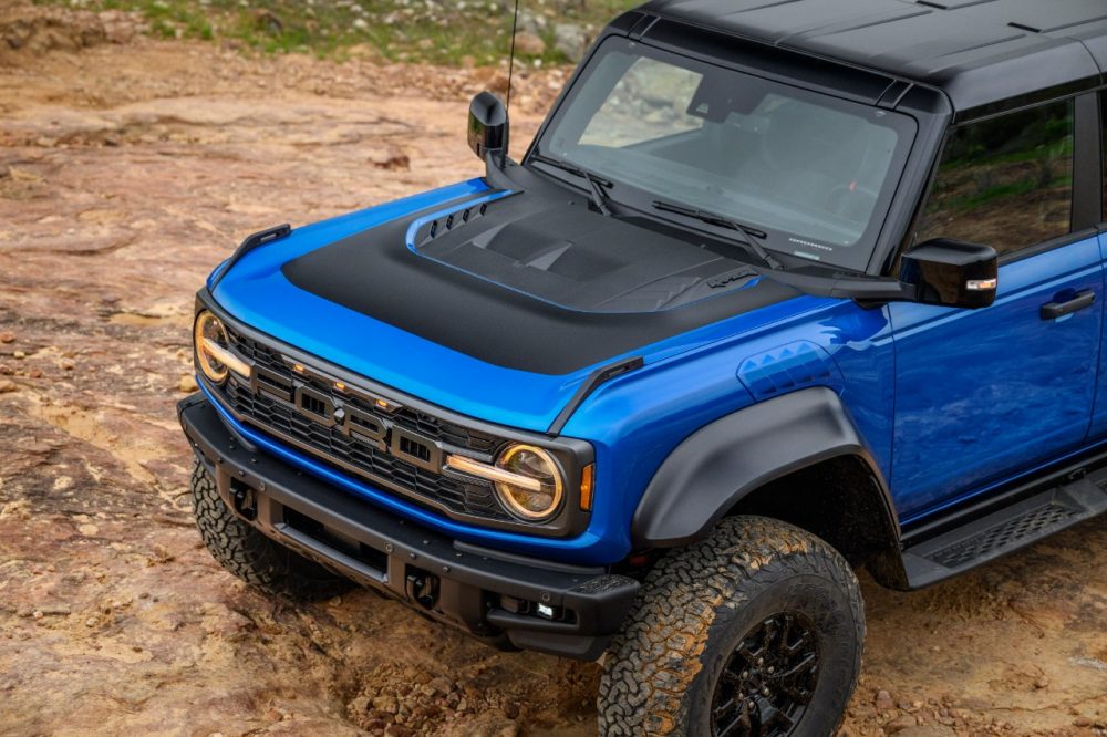 A closer look at the hood decal exclusively offered in the 2024 Ford Bronco Raptor Black Appearance Package