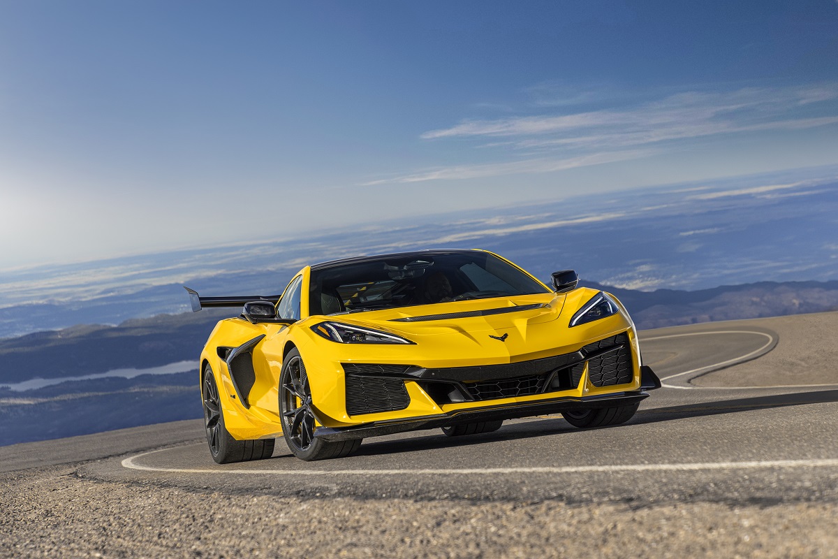 2025 Corvette ZR1 Flaunts Record-Shattering V8 Power - The News Wheel