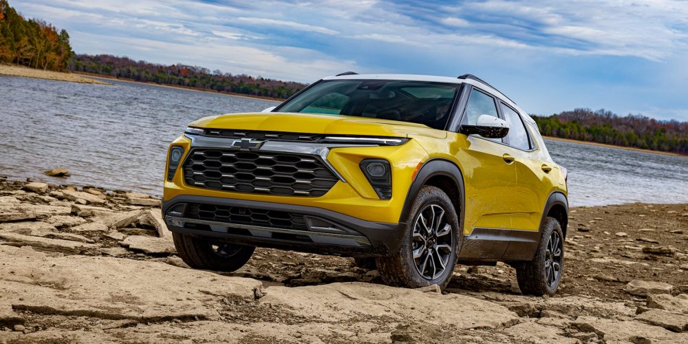 2025 Chevrolet Trailblazer with a Nitro Yellow Metallic/Summit White exterior paint color