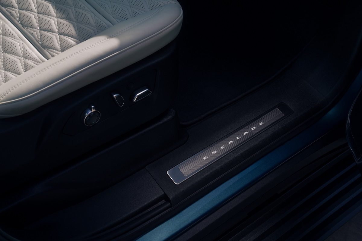 Close-up view of the Escalade sillplate in the 2025 Cadillac Escalade Sport Platinum.