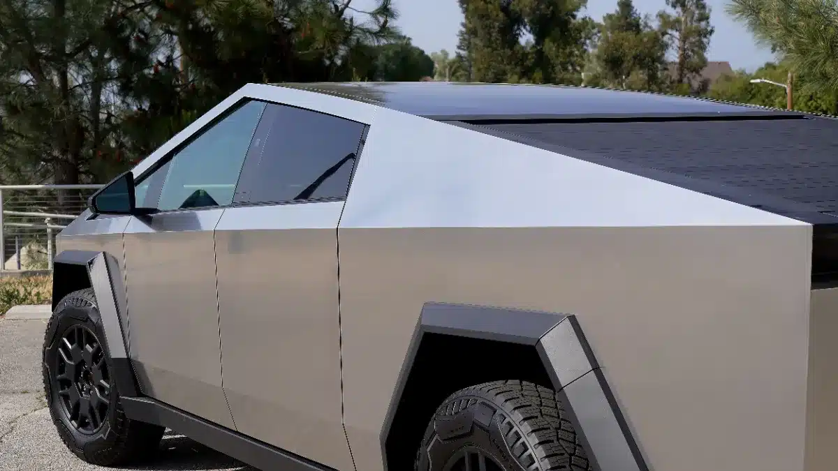 Cybertruck left charging during Arizona heatwave stops responding