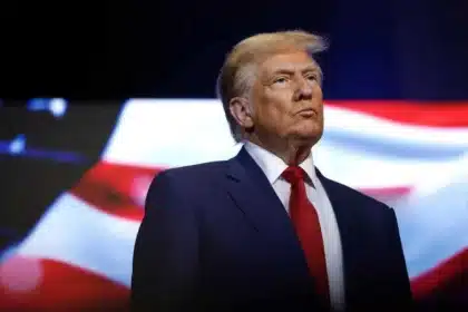 Trump focuses on economic policy at White House meeting