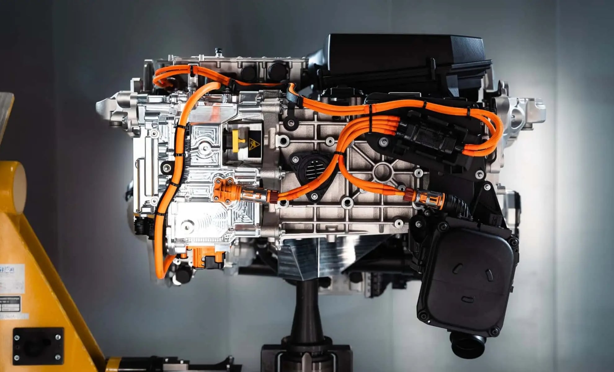 Bmw third-generation hydrogen fuel-cell system